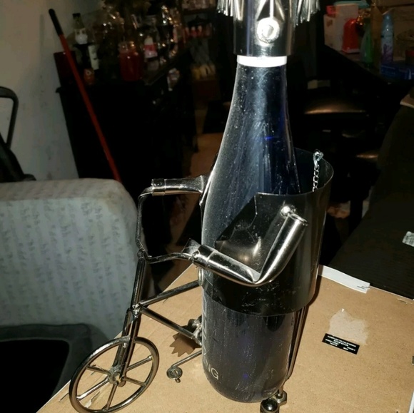 Brubaker Metal Wine Bottle Holder Bicycle Bolts - Picture 2 of 7